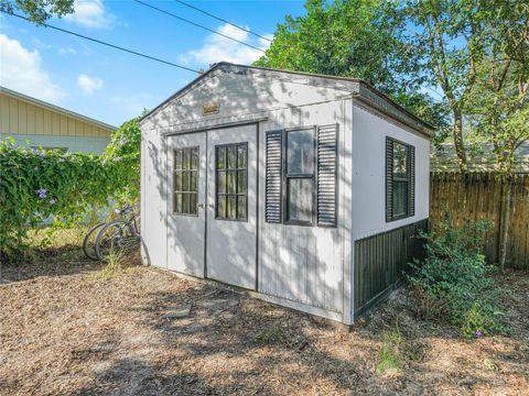 A home in AUBURNDALE