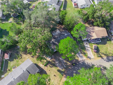 A home in AUBURNDALE