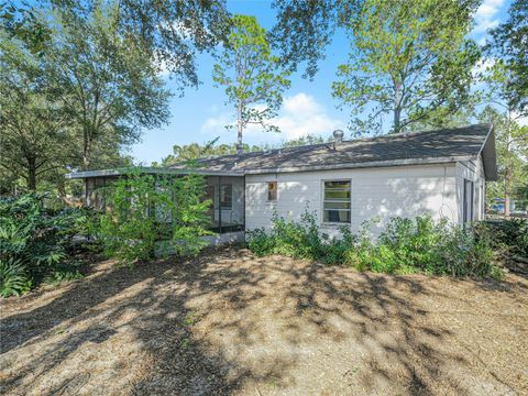 A home in AUBURNDALE