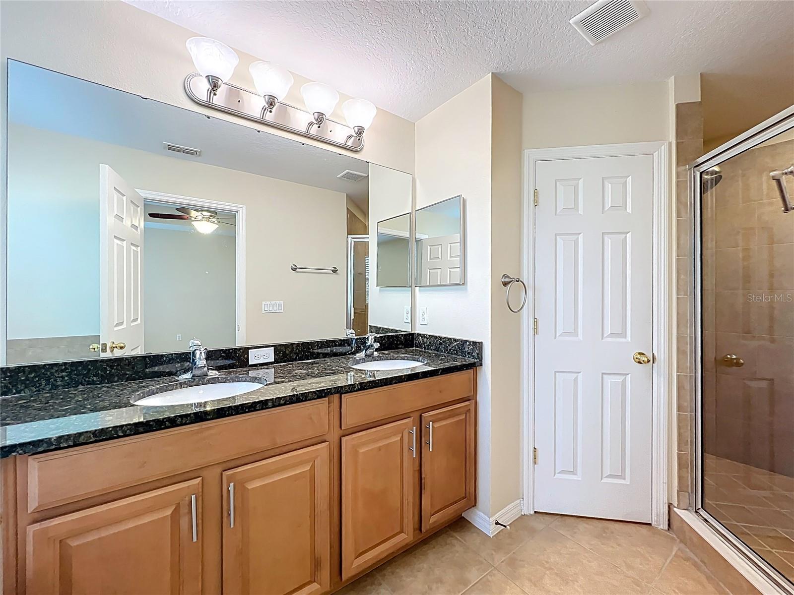 CLAYTON CROSSING TWNHMS SECOND AMD - Residential