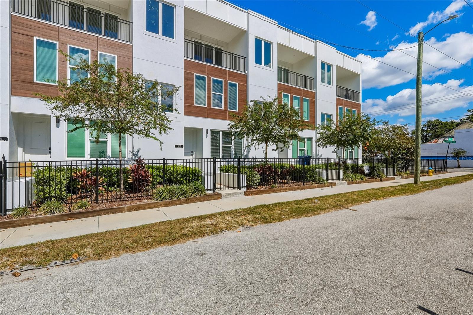 WILLOW TERRACE TWNHMS 8 - Residential Lease