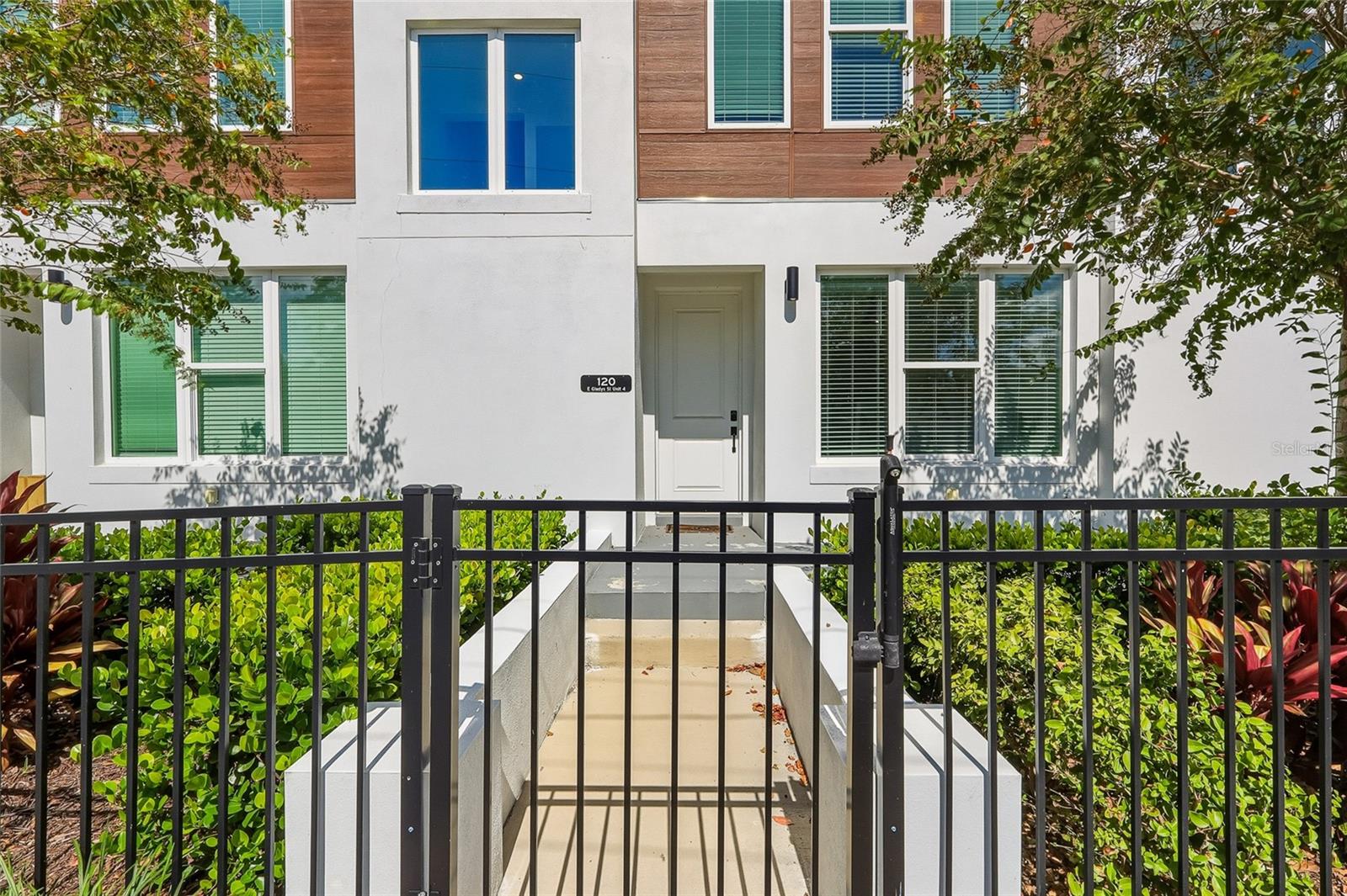 WILLOW TERRACE TWNHMS 8 - Residential Lease