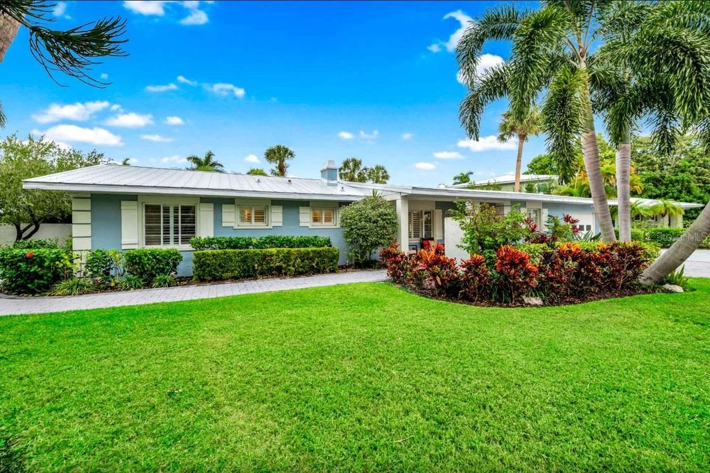 Photo of 301 Jackson Drive, Sarasota, FL 34236 (MLS # A4683209)