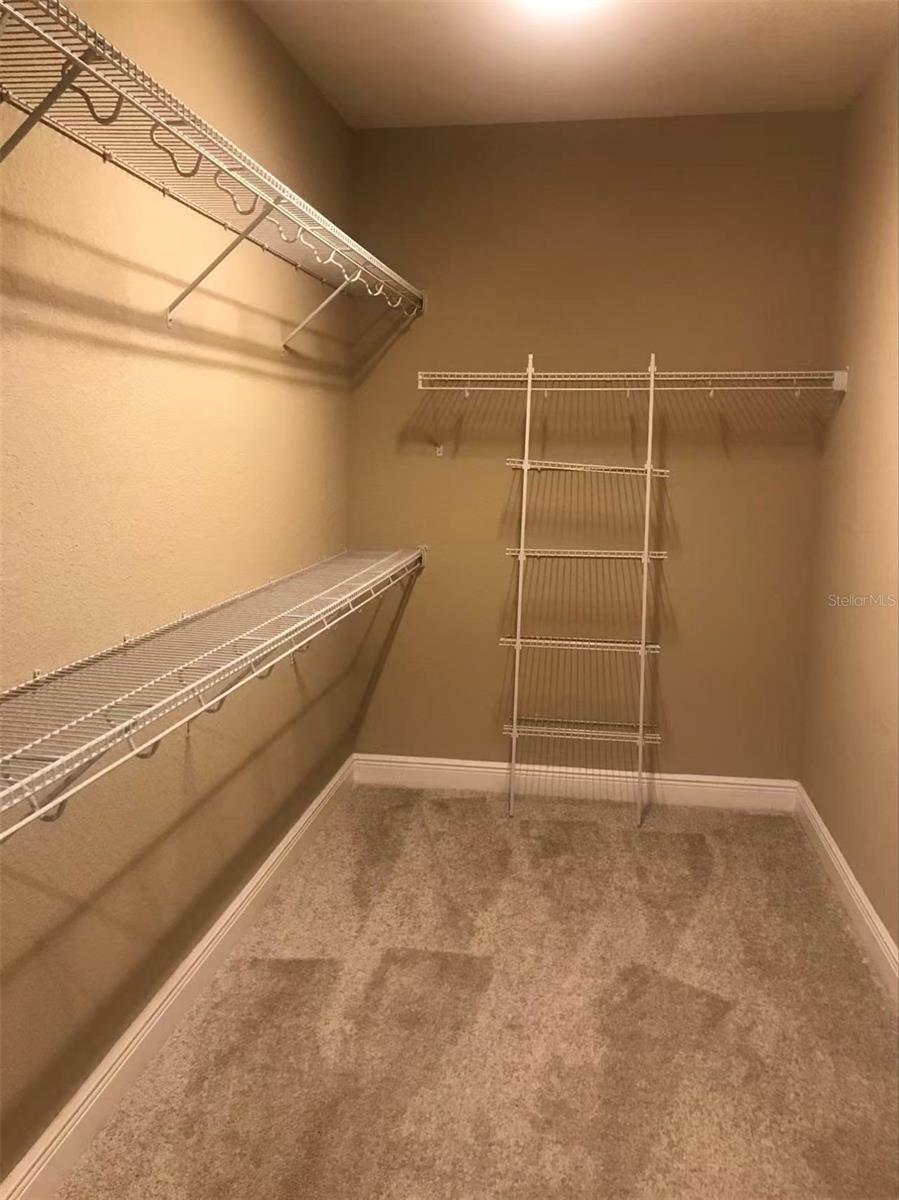 EAGLE CRK PH 01C-VLG D - Residential Lease