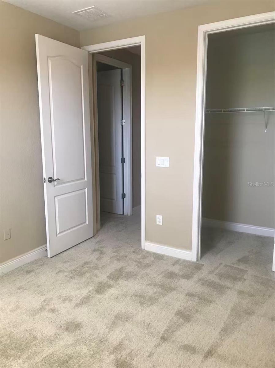 EAGLE CRK PH 01C-VLG D - Residential Lease