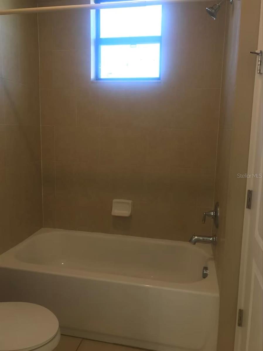 EAGLE CRK PH 01C-VLG D - Residential Lease