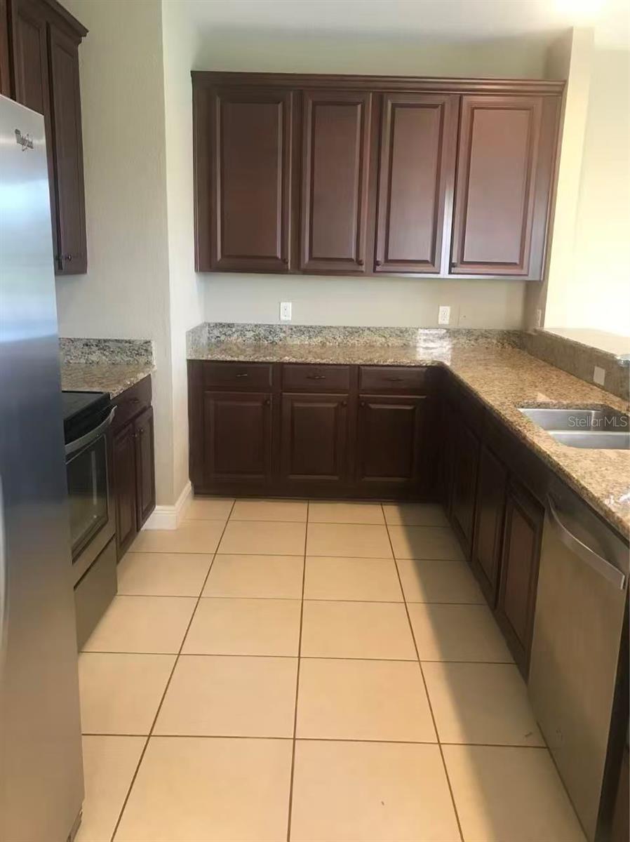 EAGLE CRK PH 01C-VLG D - Residential Lease