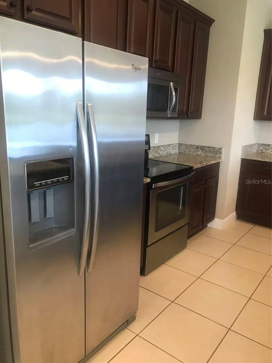 EAGLE CRK PH 01C-VLG D - Residential Lease