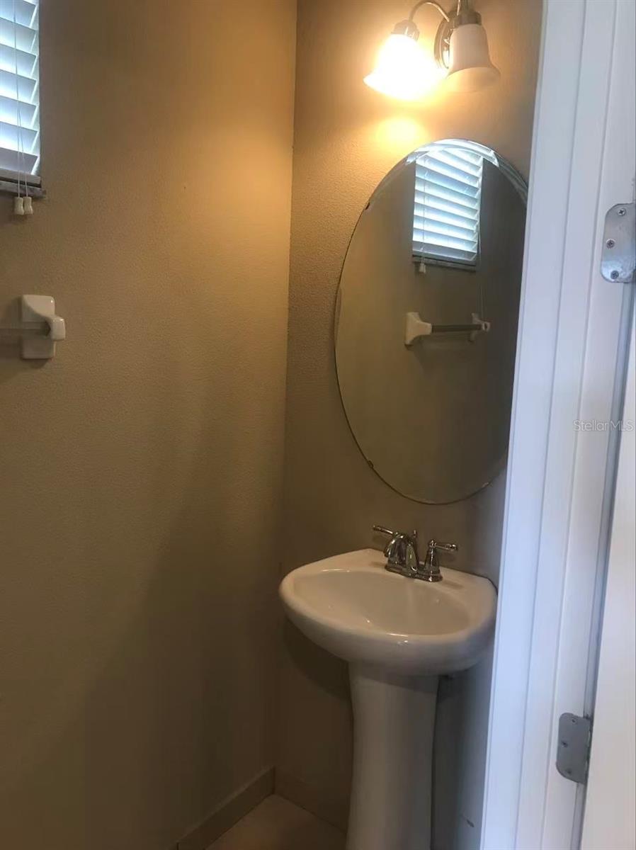 EAGLE CRK PH 01C-VLG D - Residential Lease