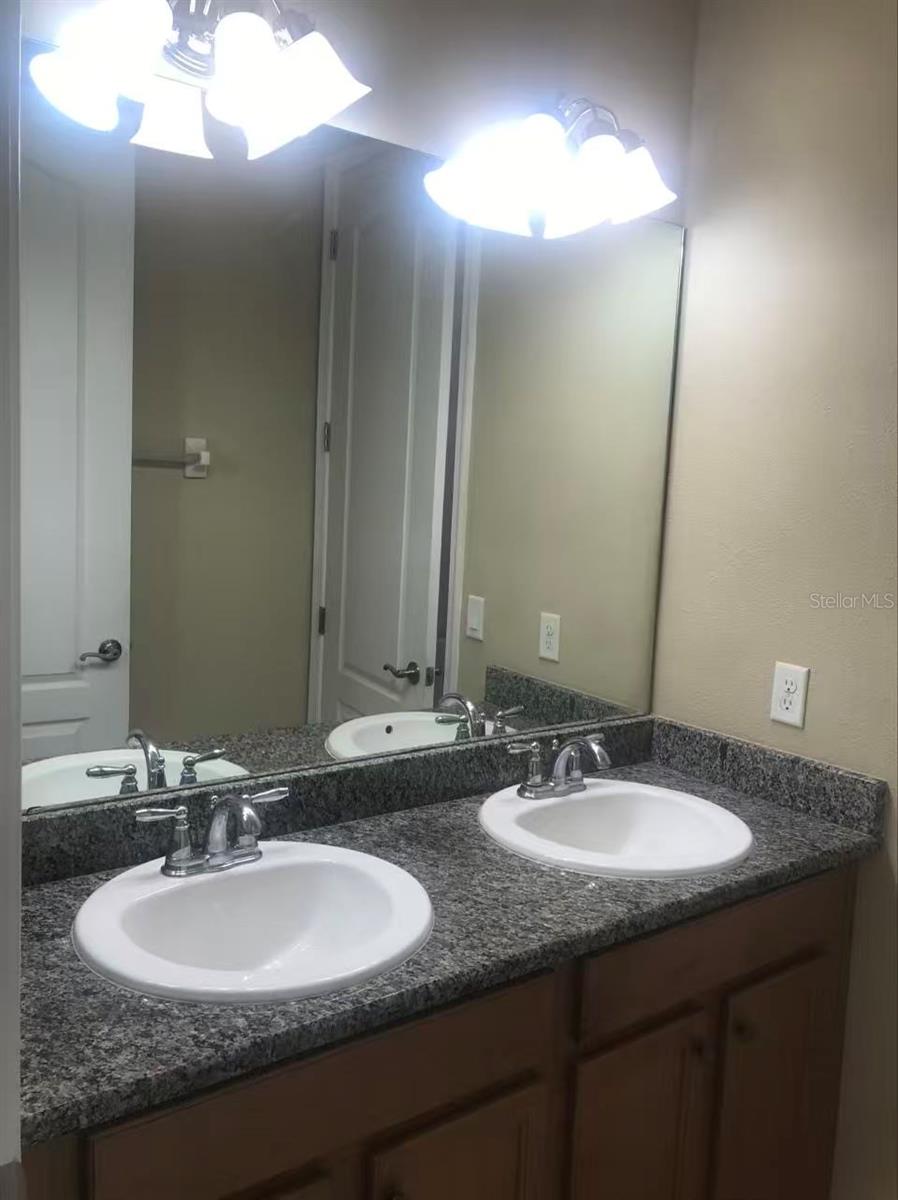 EAGLE CRK PH 01C-VLG D - Residential Lease