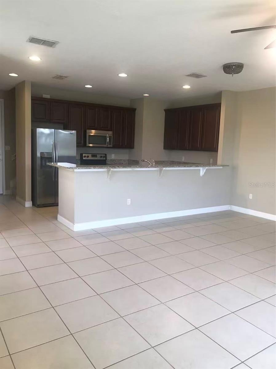 EAGLE CRK PH 01C-VLG D - Residential Lease