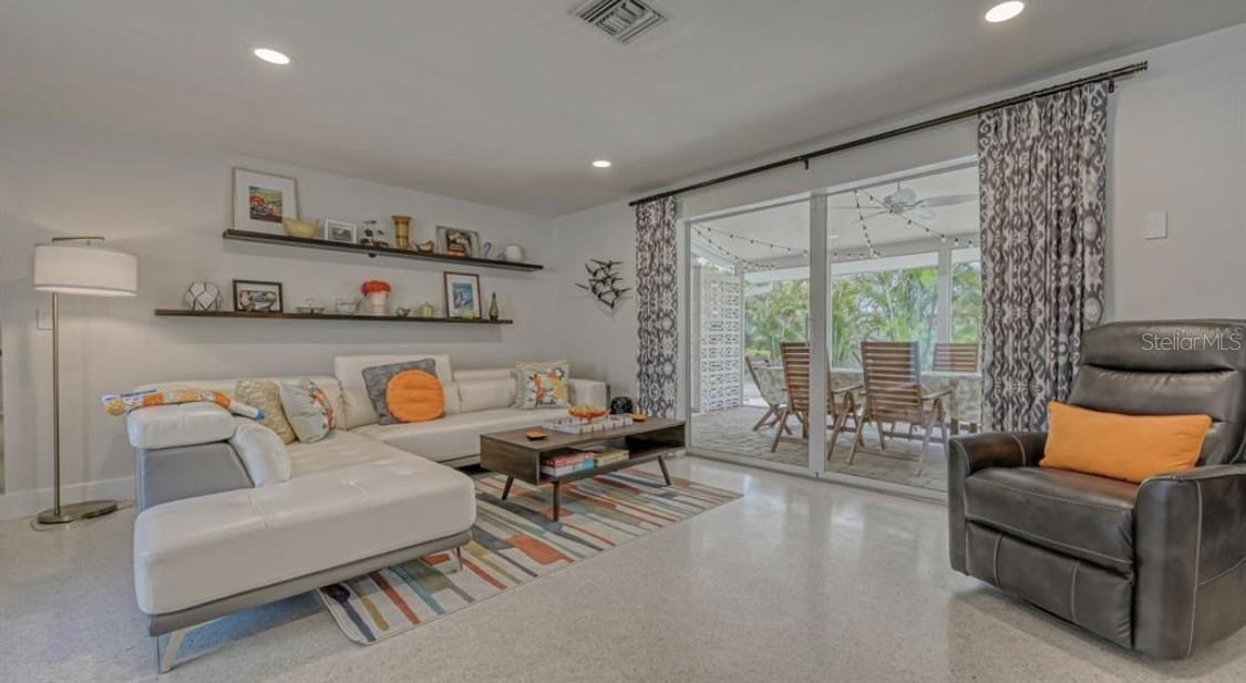 SOUTH GATE - Residential Lease