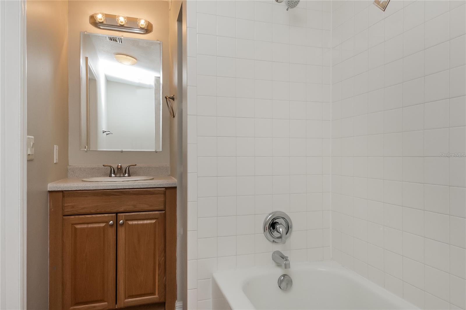 PRAIRIE LAKE PARK - Residential Lease