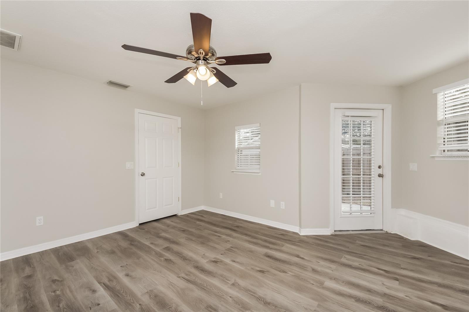 PRAIRIE LAKE PARK - Residential Lease