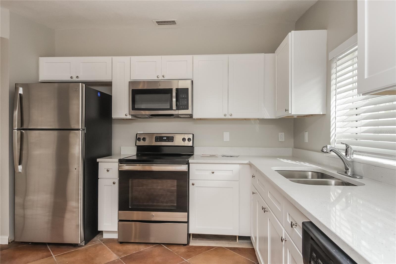 PRAIRIE LAKE PARK - Residential Lease