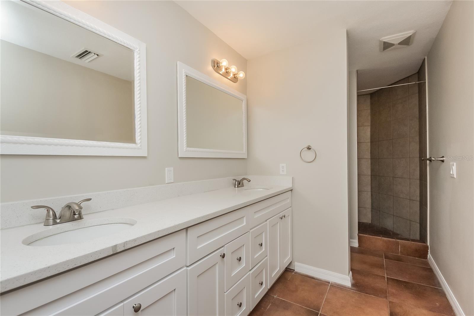 PRAIRIE LAKE PARK - Residential Lease