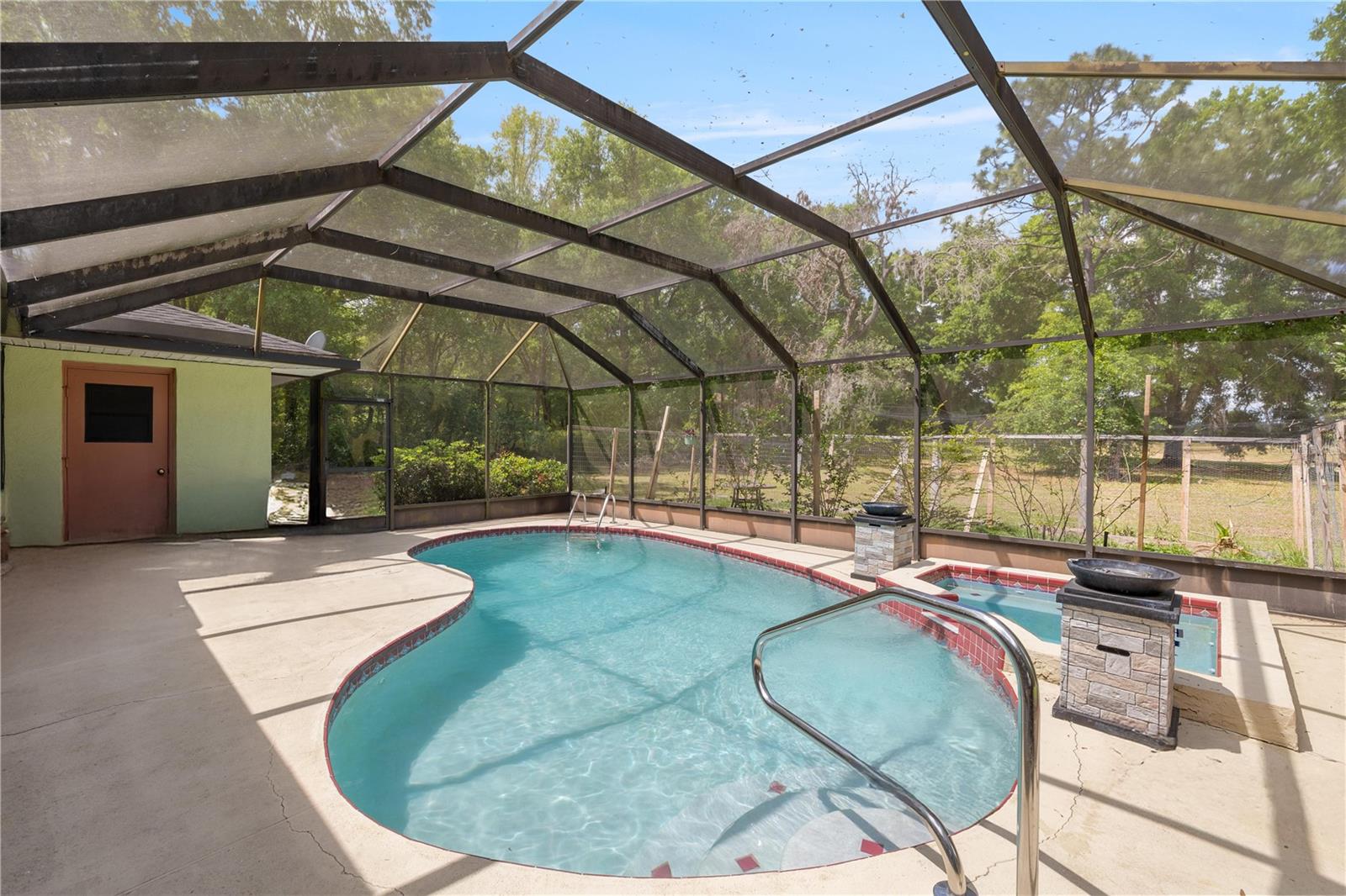 8210 N GOLFVIEW DRIVE
