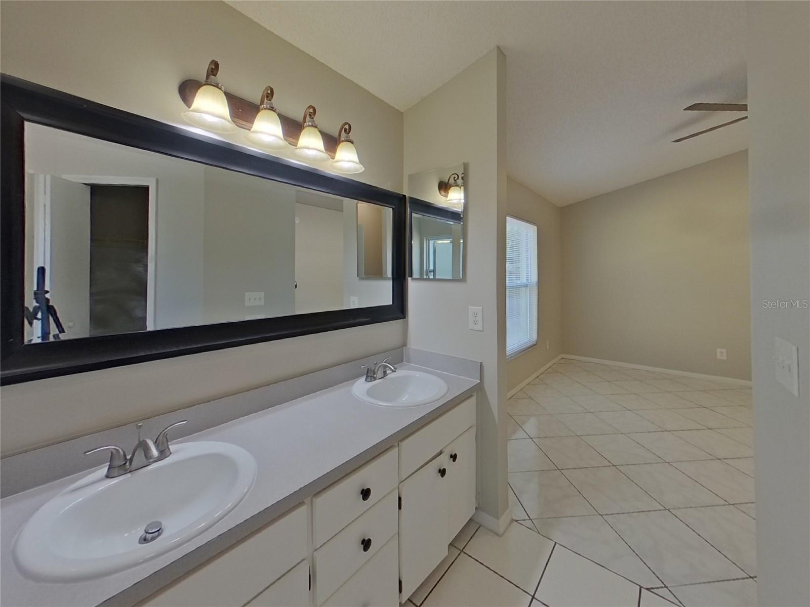 LAKE HAMMER ESTATES - Residential Lease