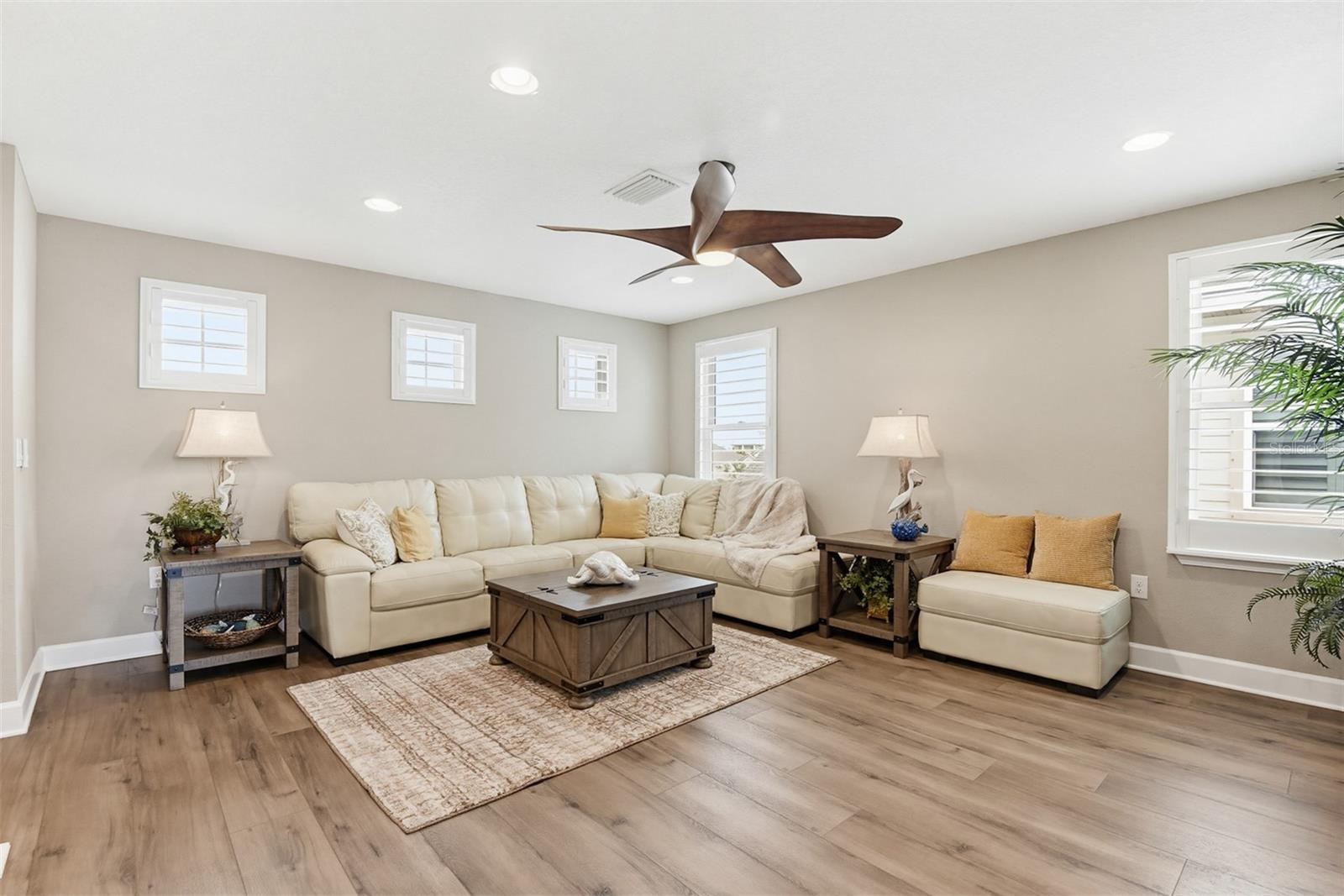 LOS LAGOS - Residential