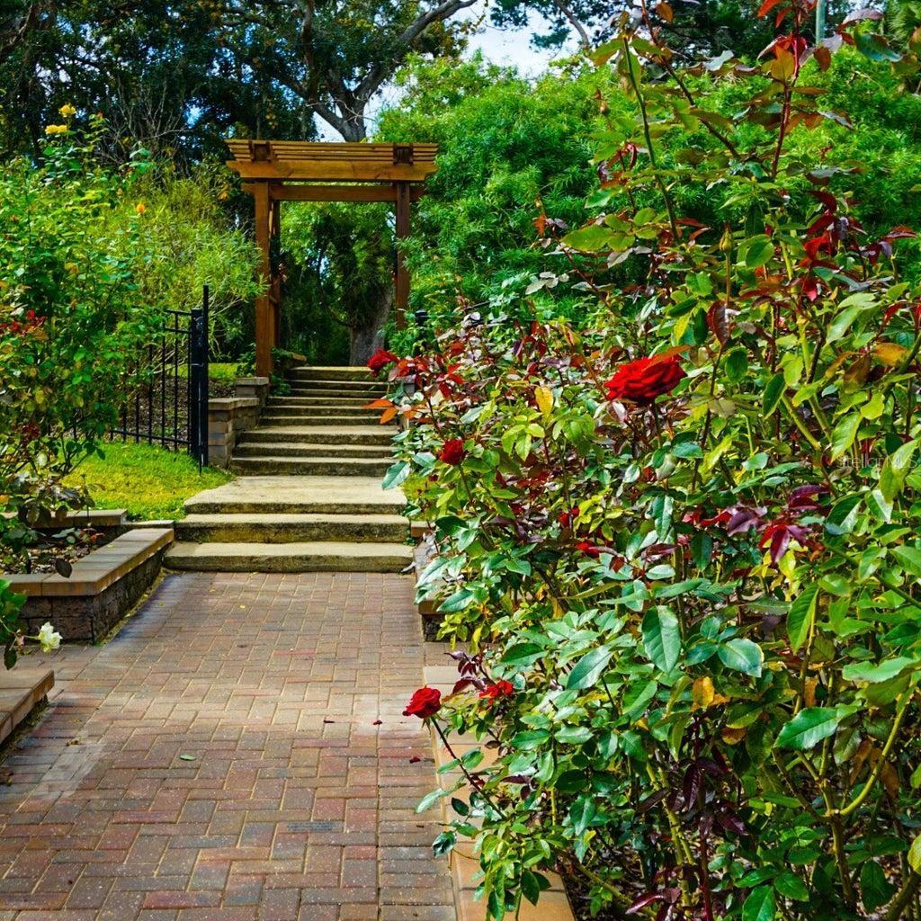 LOS LAGOS - Residential