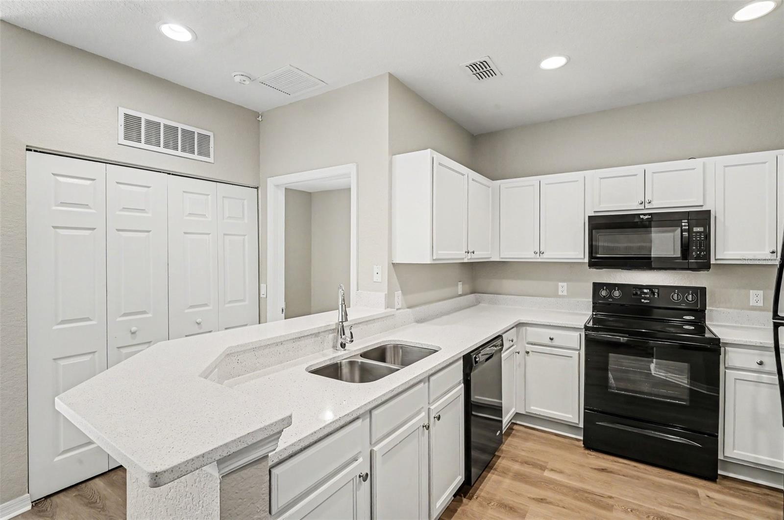 ESTATES AT PARK CENTRAL CONDOMINIUM 8662/3767 UNIT - Residential