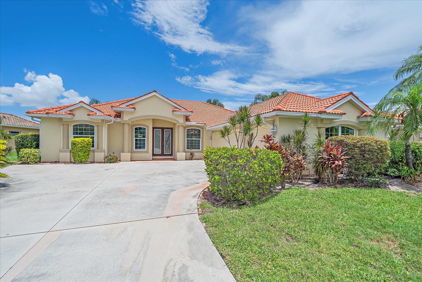 5523 SECLUDED OAKS WAY