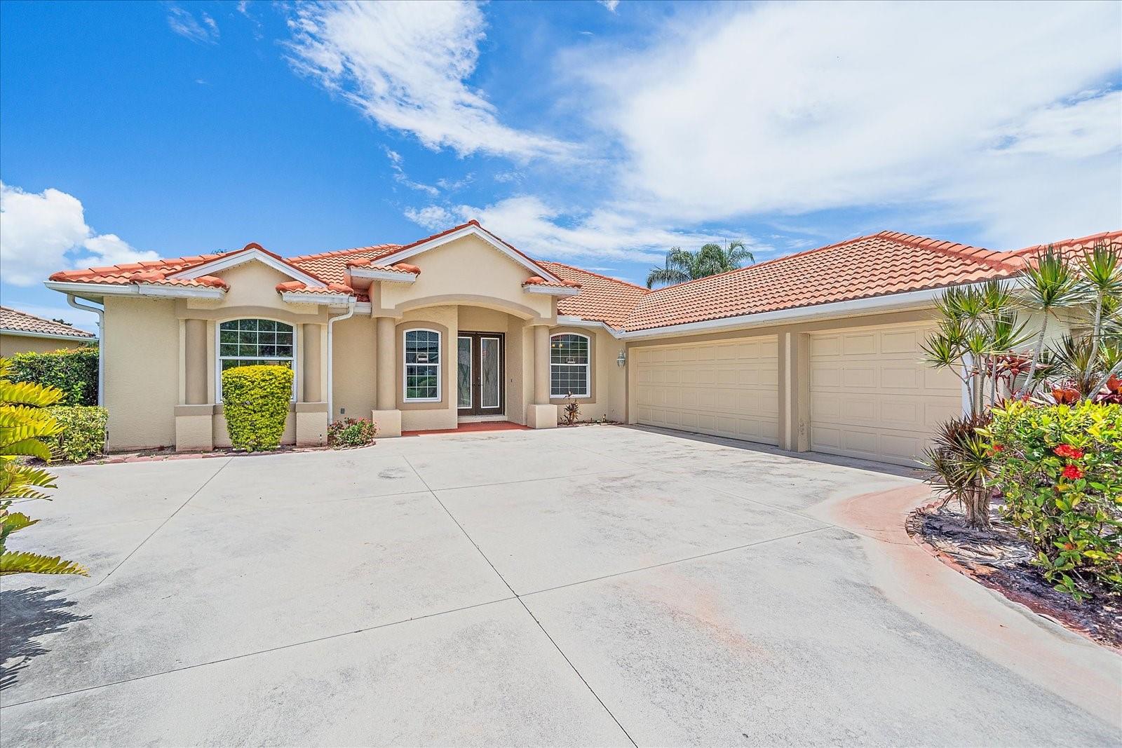 5523 SECLUDED OAKS WAY