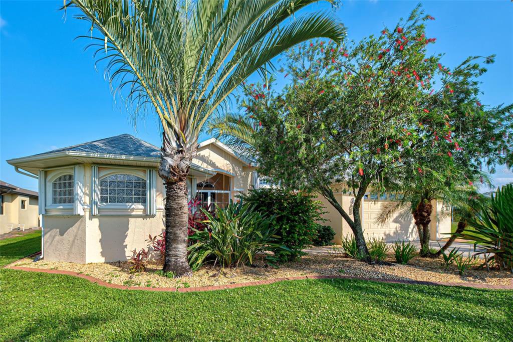Impressive waterfront home in beautiful Rotonda West offers 3 bedrooms and 2 and a half baths. You will feel right at home in this spacious property. The family chef will enjoy the large kitchen with lovely granite counter tops. Wake up and have your coffee overlooking the solar heated pool. The primary bedroom suite offers a full en-suite bath with custom walk-in tub and walk-through shower. This friendly community is ideal for golfing, walking, riding your bike and a game of tennis. Local restaurants, outstanding beaches and the Gulf waters are close by. Rental available Jan - March only.
Accomodations: 2 King Beds, 2 Twin Beds. Sleeps 6
Amenities: Salt water pool with SOLAR heat, WiFi, linens, golf course community, on site laundry
Please include 12% Tax, Cleaning Fee and Reservation fees. NO Smoking