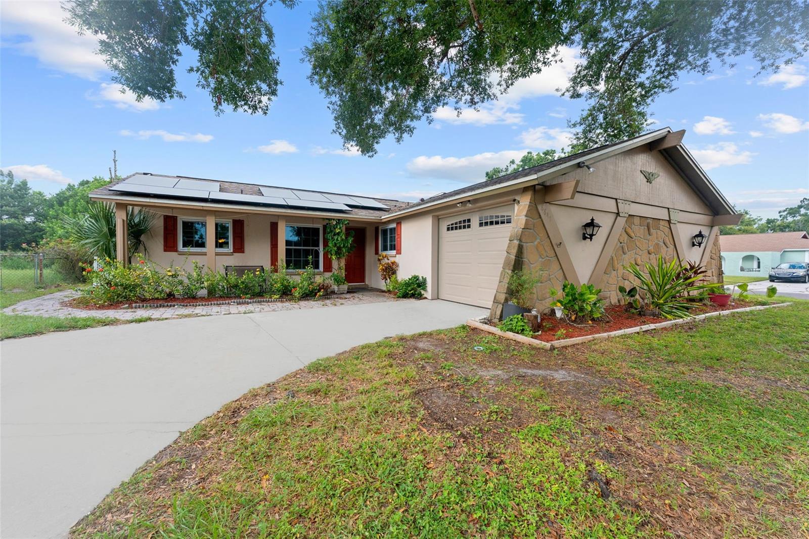 8841 OAK CIRCLE