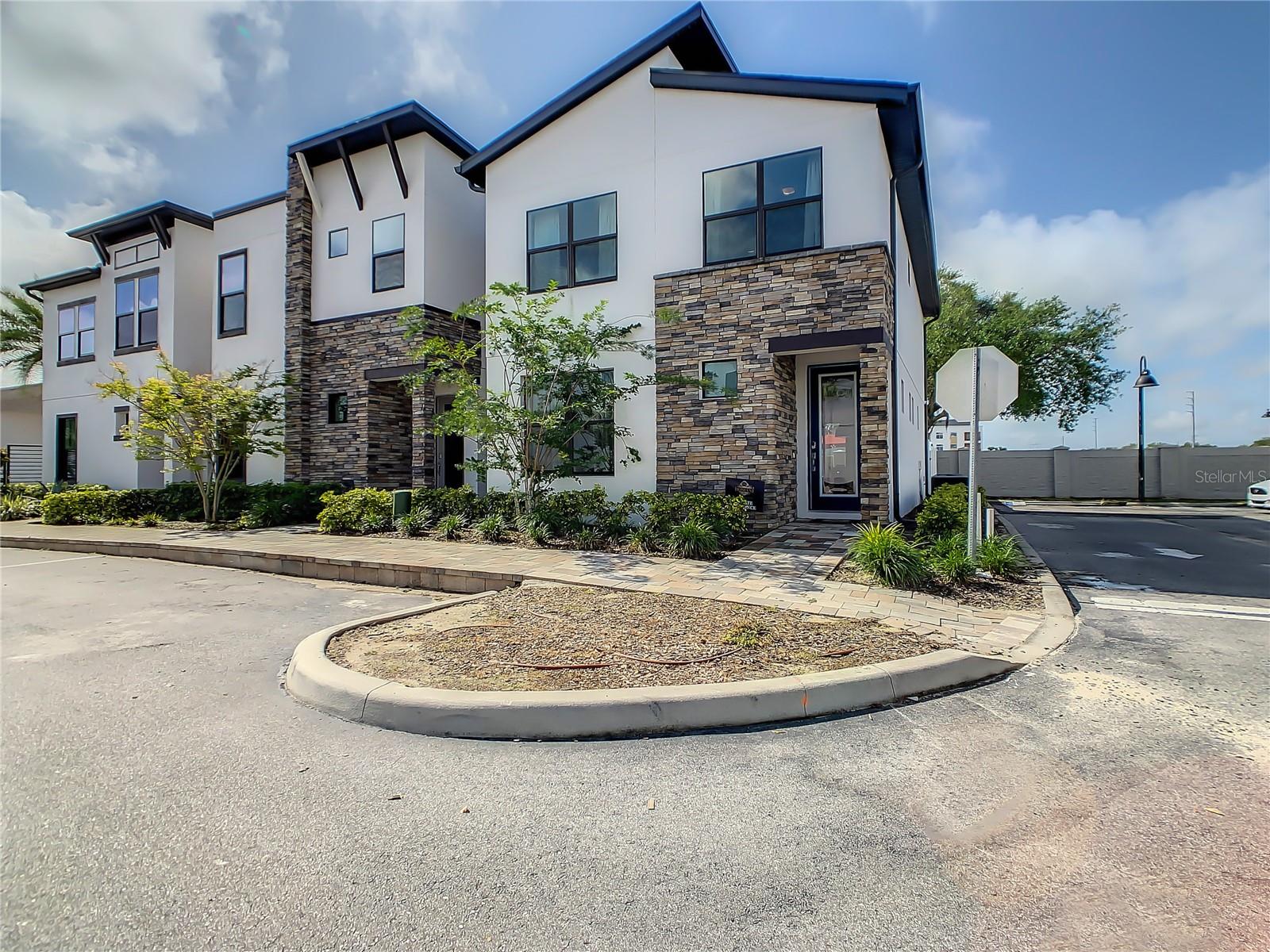 VILLA DOMANI - Residential Lease