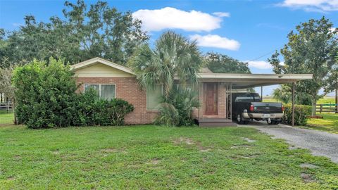 A home in LAKE WALES