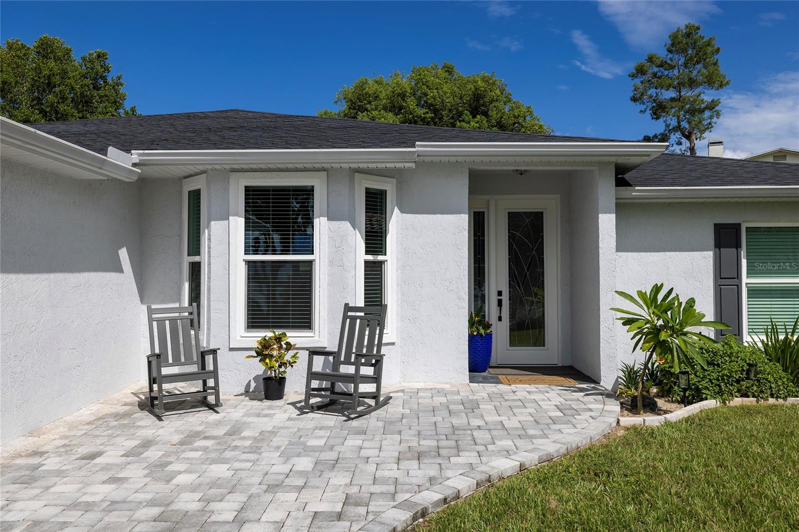 1639 LAKESIDE DRIVE