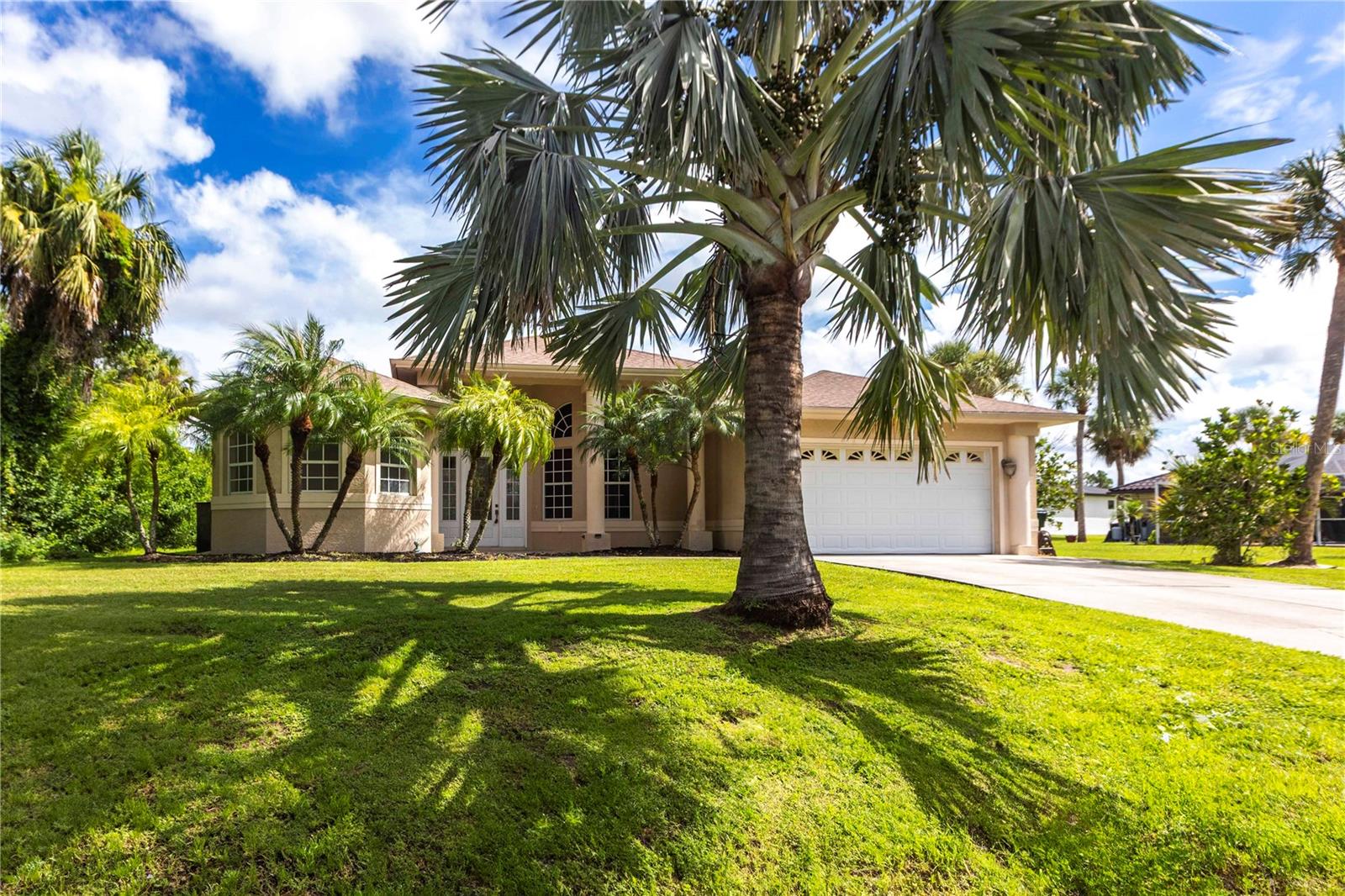 NOT YOUR TYPICAL COOKIE-CUTTER HOME! Major WOW factor! Located in an upscale area surrounded by large custom built homes on gorgeous lots. Custom Blinds, top of the line ceiling fans & lighting. Home has security system. Home features a split bedroom open floor plan that flows extremely well. Formal dining room with 20' volume ceilings, breakfast nook, living & family room, double tray ceilings, large crown molding everywhere, and so much more. The kitchen has elegant mahogany cabinets with crown molding, granite tops, and stainless steel appliances including a built-in oven and glass cook top and is also fitted with an under the sink reverse osmosis system. The primary suite is fit for a king, with dual sinks with waterfall faucets, garden tub with matching faucets, and a super-sized shower.