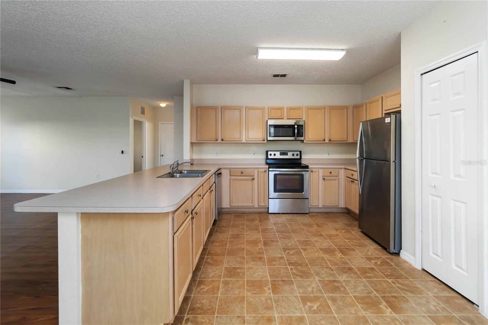 DAHLIA RESERVE AT CRESCENT LAKES - Residential