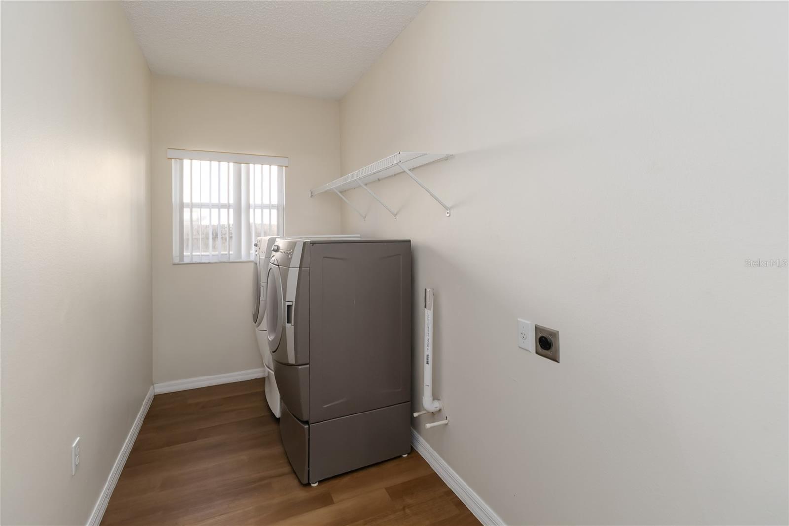 DAHLIA RESERVE AT CRESCENT LAKES - Residential