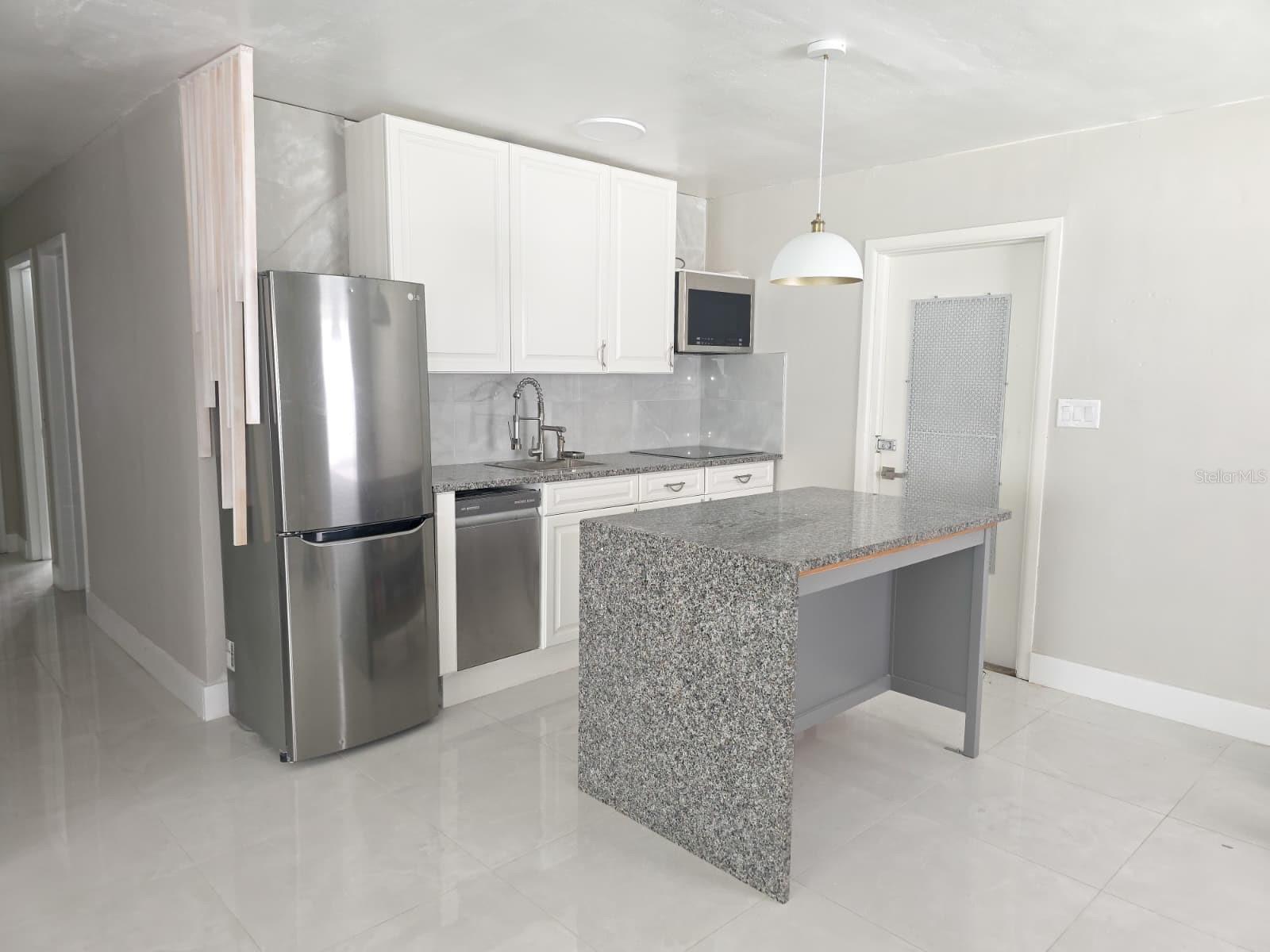 TANGELO PARK SEC 02 - Residential Lease