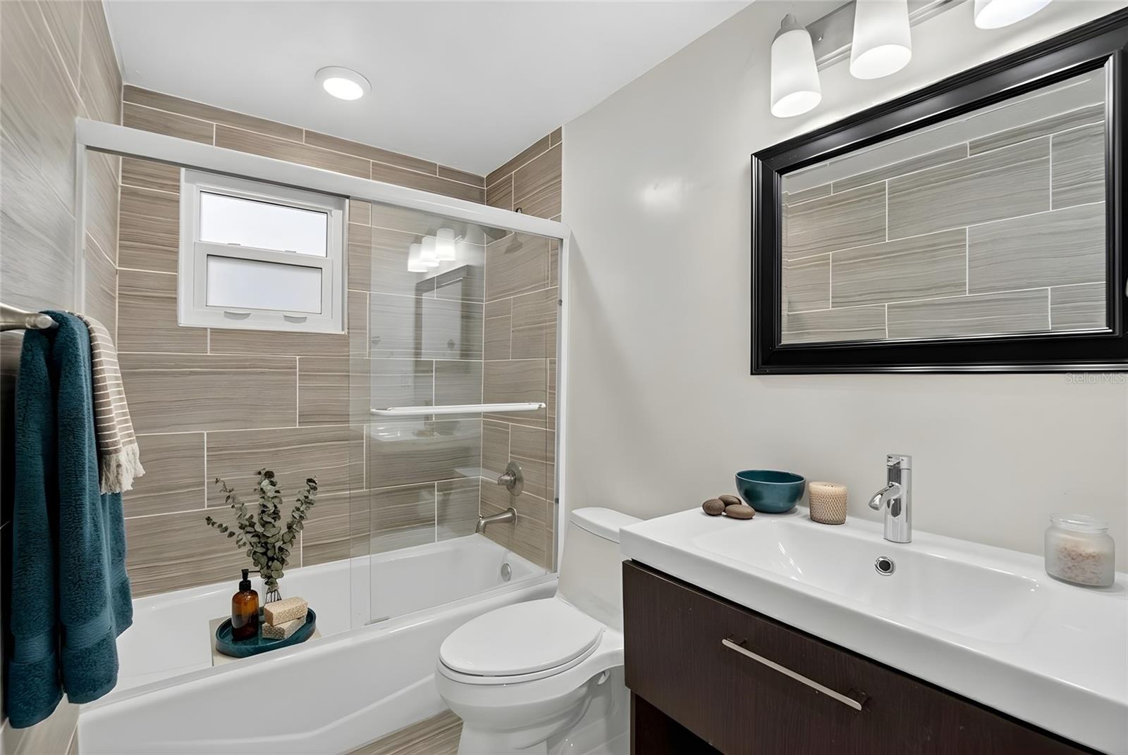 MIRABELLA TWNHMS SUB - Residential