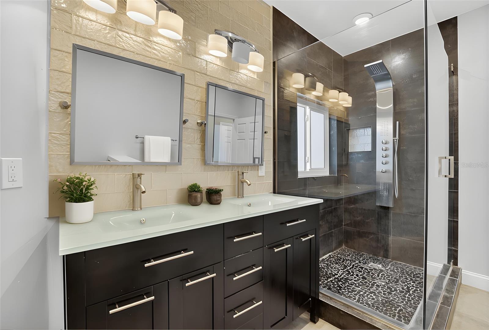 MIRABELLA TWNHMS SUB - Residential