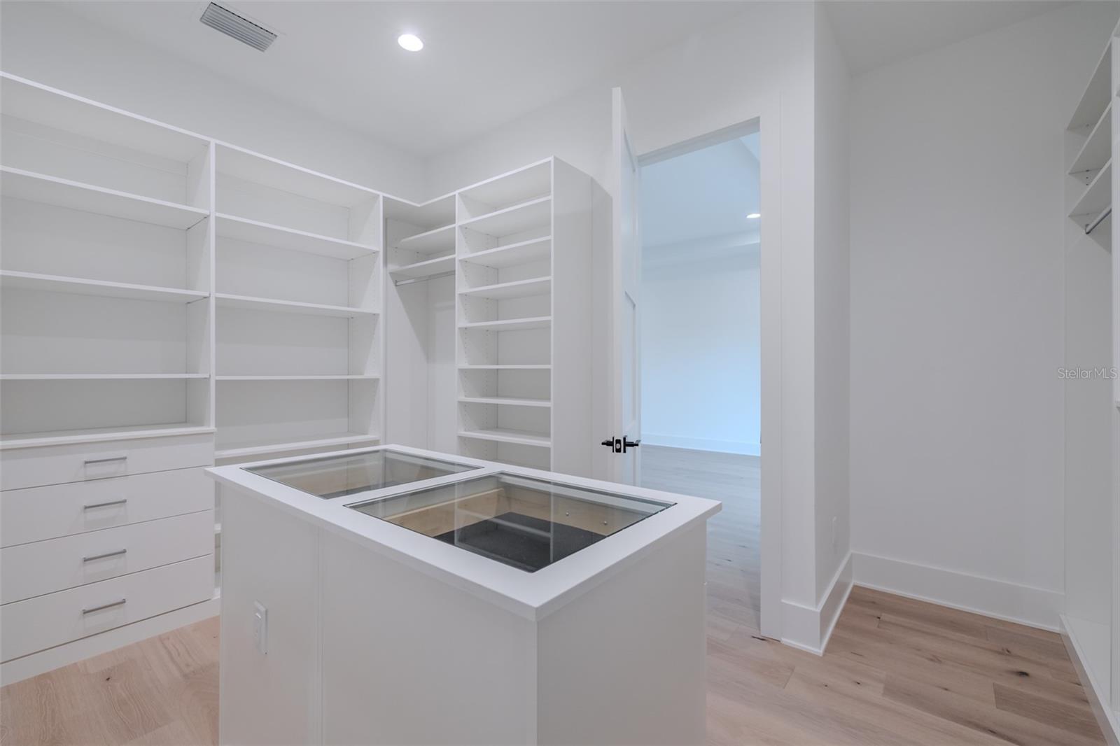 MARYLAND MANOR 2ND UNIT - Residential