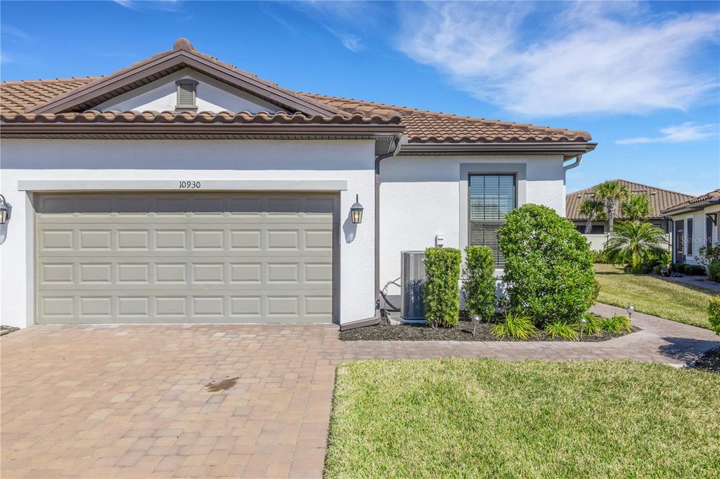 Photo of 10930 Wendover Drive, Palmetto, FL 34221 (MLS # A4679383)