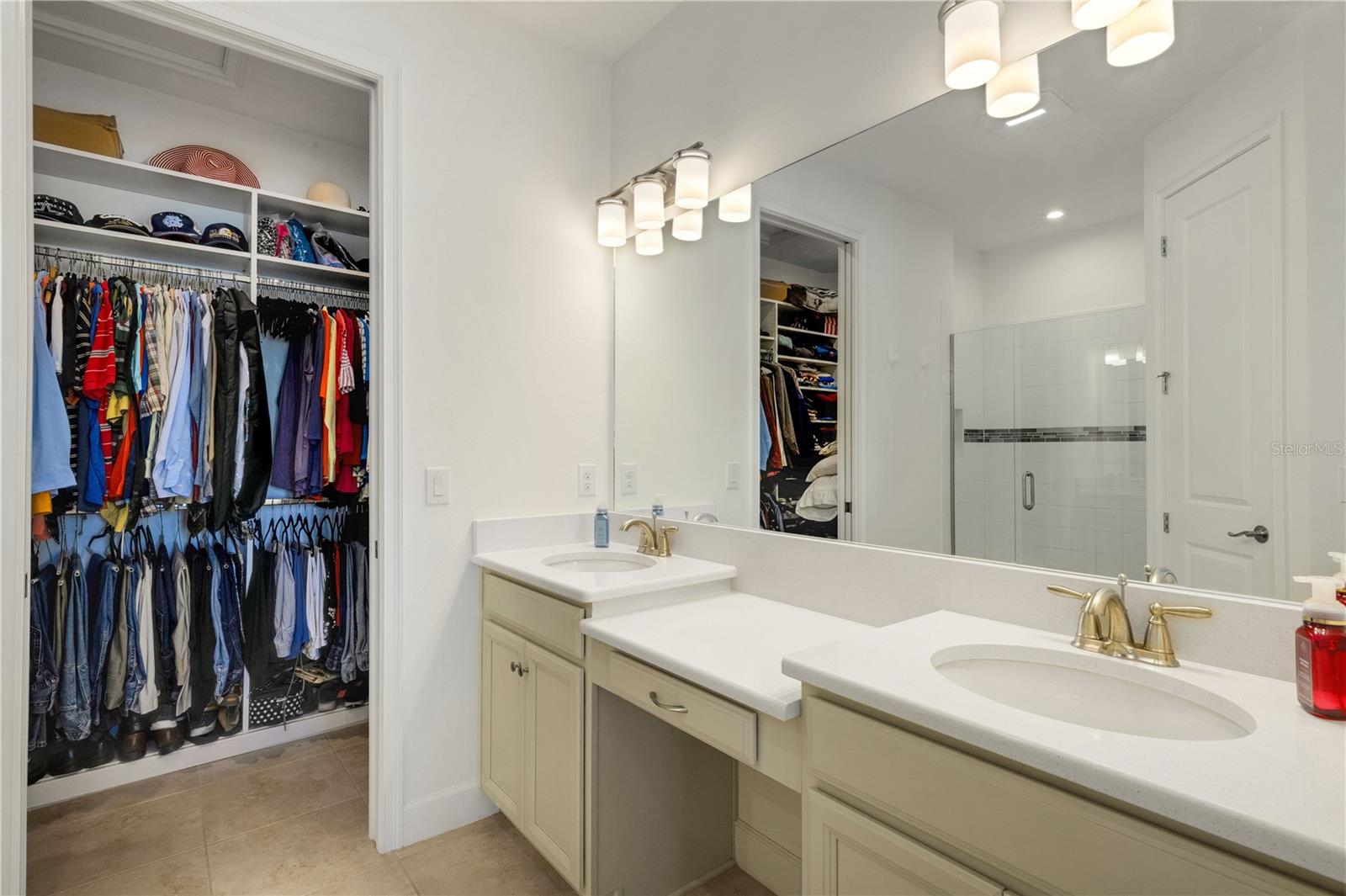 ARTISAN LAKES ESPLANADE PH IV SUBPH A, B, - Residential