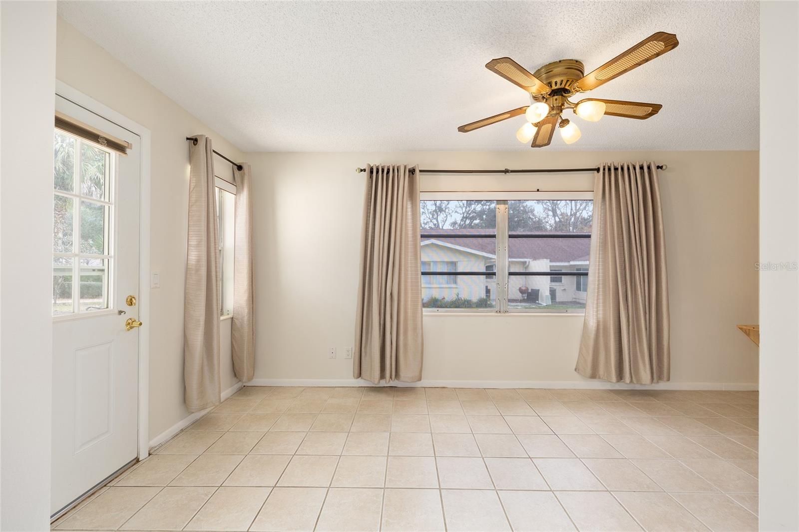 ON TOP OF THE WORLD - Residential