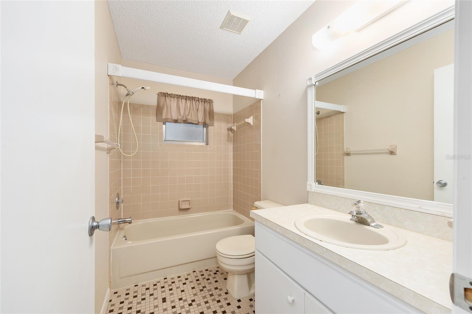 ON TOP OF THE WORLD - Residential