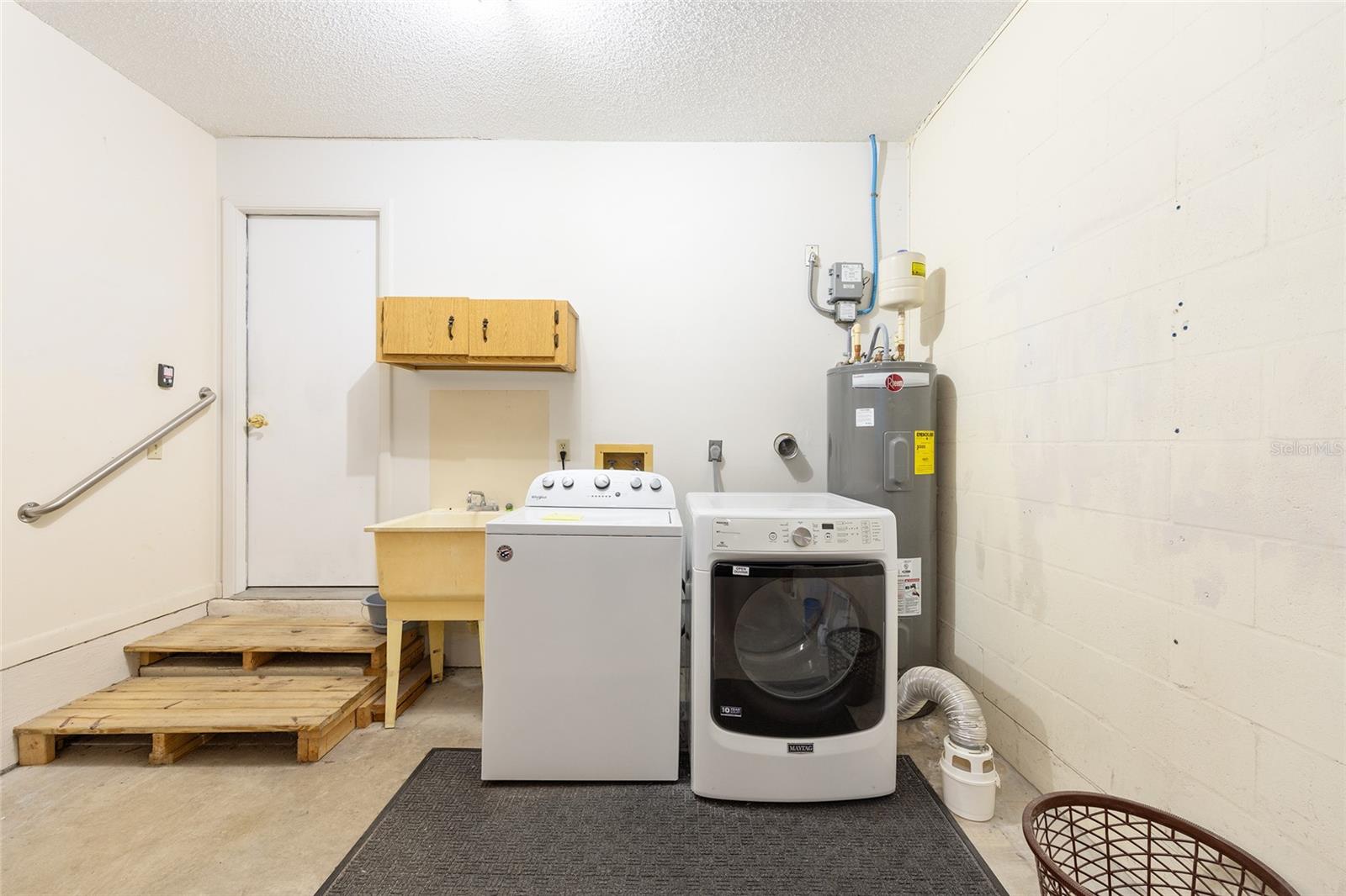 ON TOP OF THE WORLD - Residential