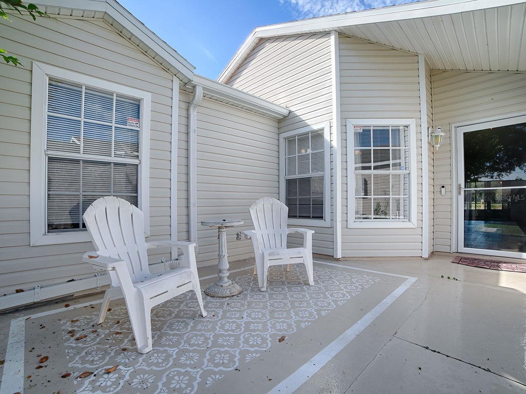 Photo of 4952 Heron Run Circle, Leesburg, FL 34748 (MLS # G5118709)