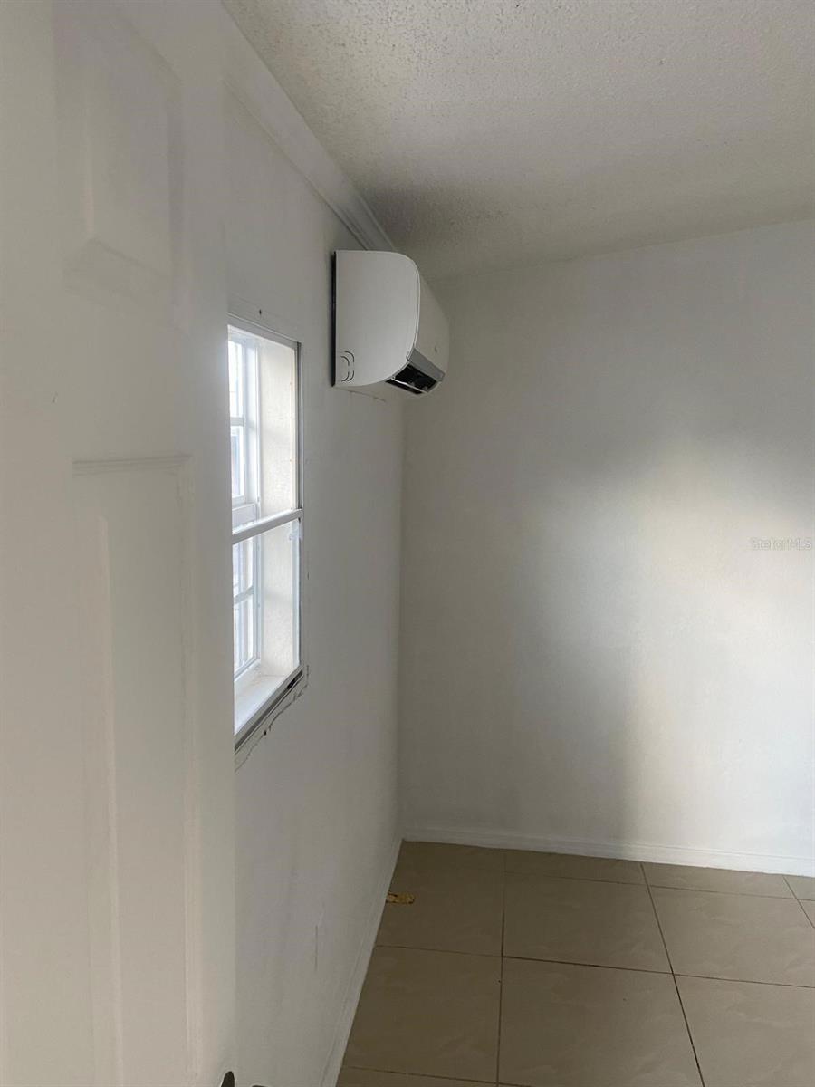 11 54 39 152.93 AC M/L NE1/4 OF SEC INCLUDING TR 2 - Residential