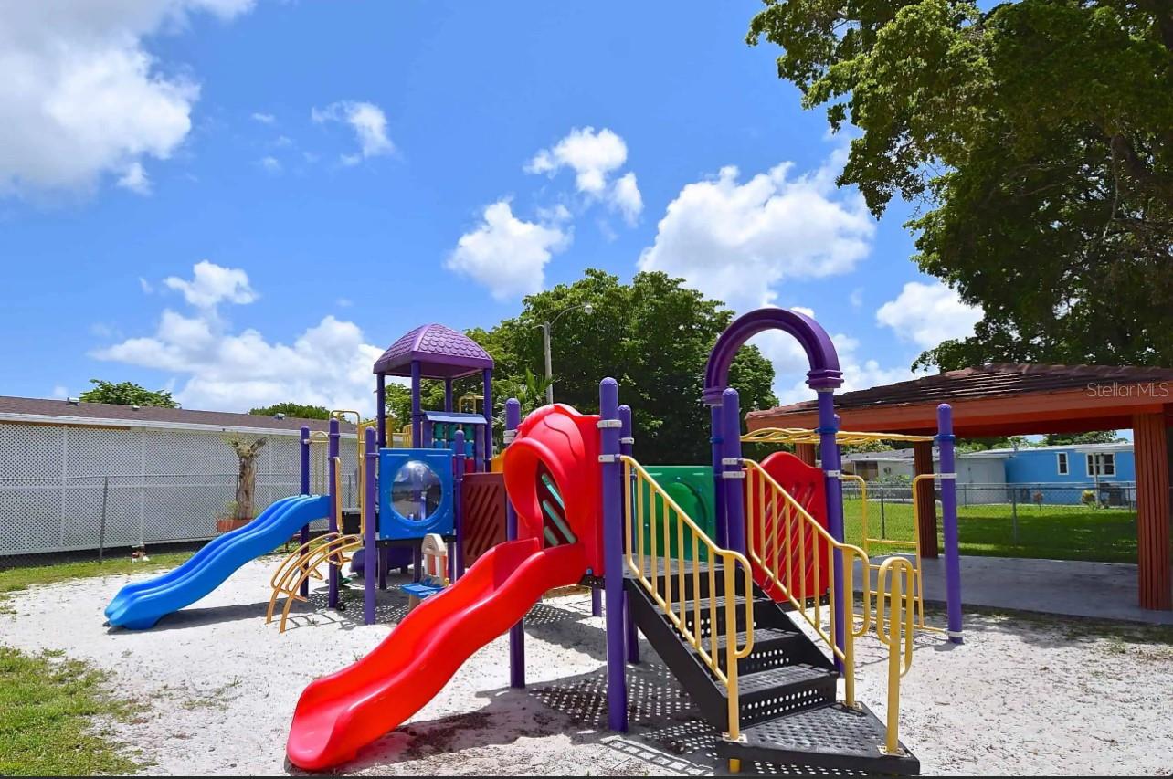 11 54 39 152.93 AC M/L NE1/4 OF SEC INCLUDING TR 2 - Residential