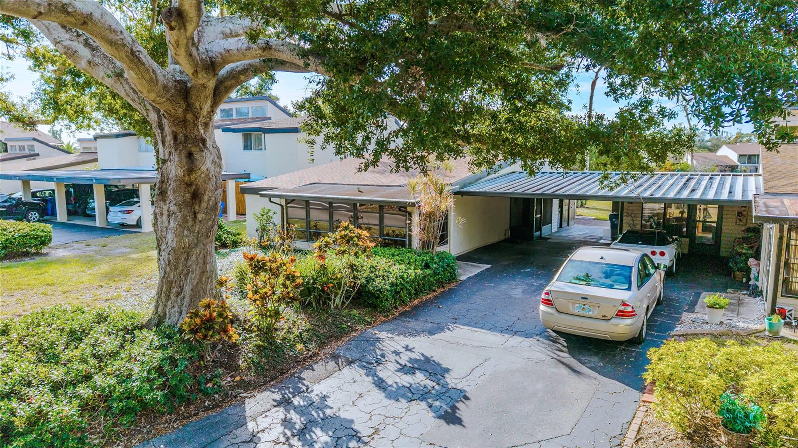 BIRD BAY VILLAGE/SEA GRAPE VILLAS - Residential