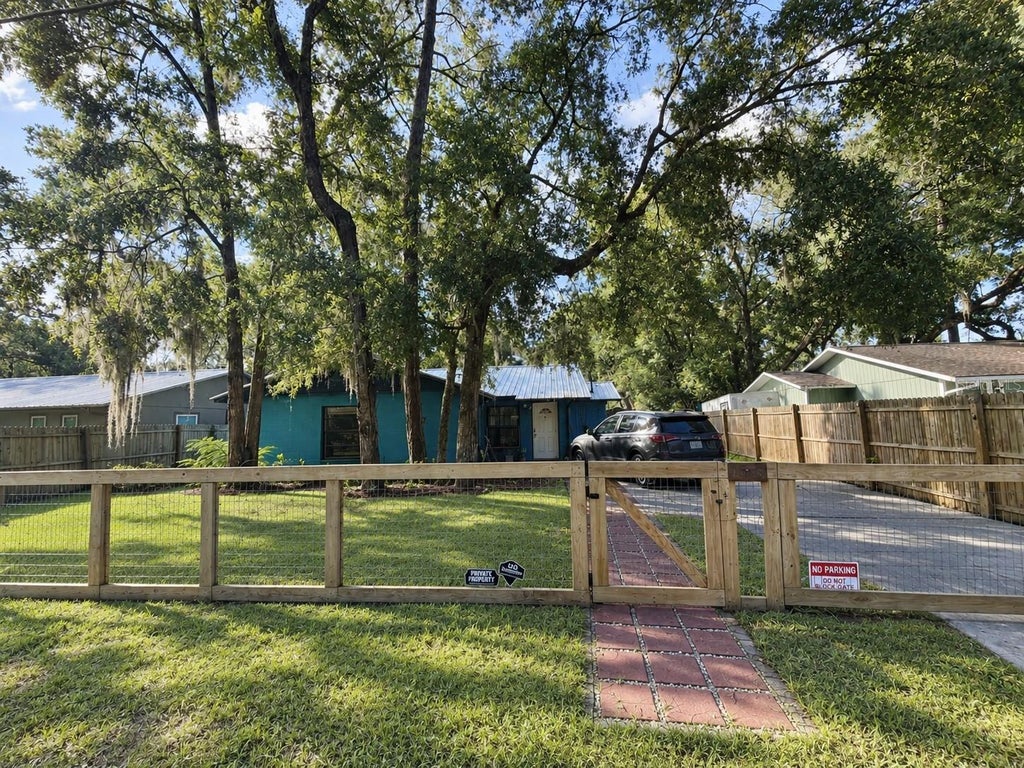 Photo of 1957 NW 31st Avenue, Gainesville, FL 32605 (MLS # GC543546)