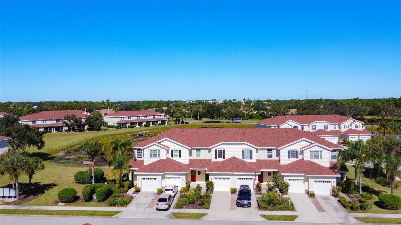 TOWNS AT LAKESIDE - Residential